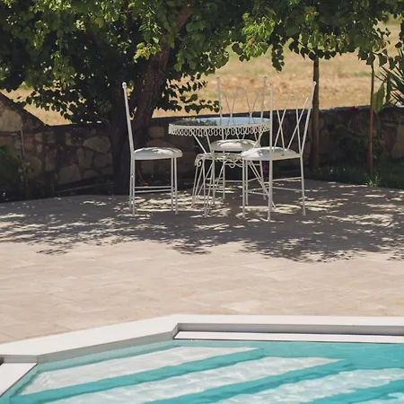 Mirsini Studios & Apartments 2*