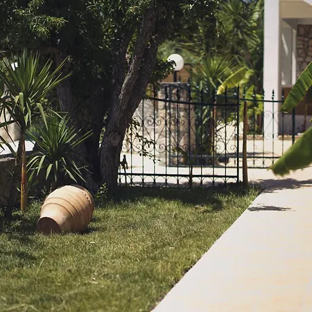 Mirsini Studios & Apartments
