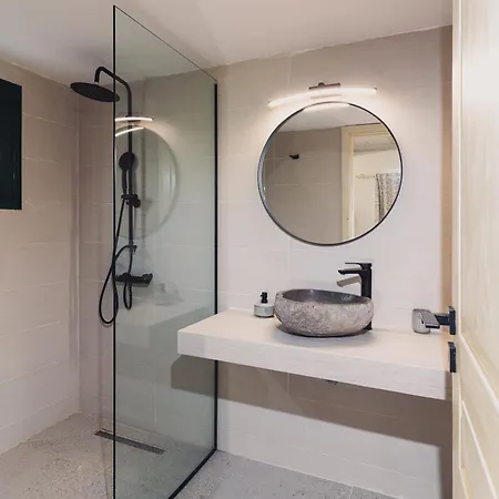 Mirsini Studios & Apartments