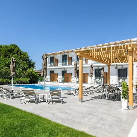 Bed & Breakfast White Canvas Boutique Laganas