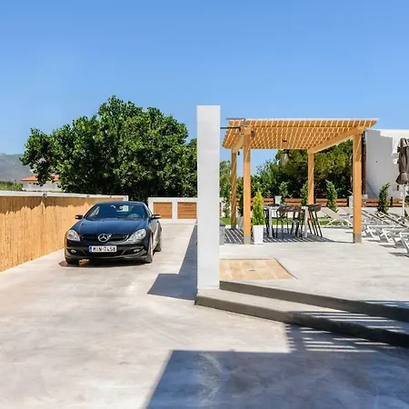 Bed & Breakfast White Canvas Boutique Laganas