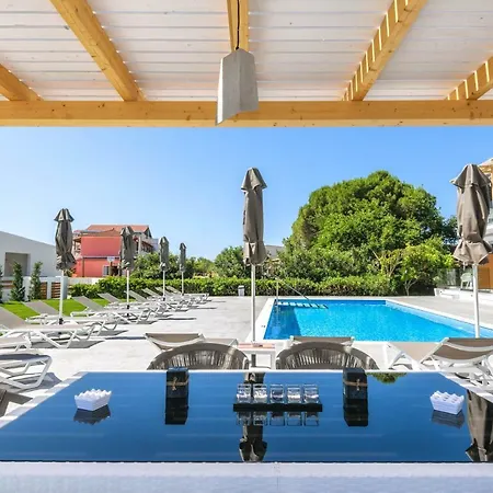 Bed & Breakfast White Canvas Boutique Laganas