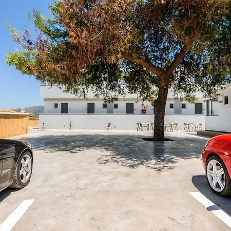 Bed & Breakfast White Canvas Boutique 3*