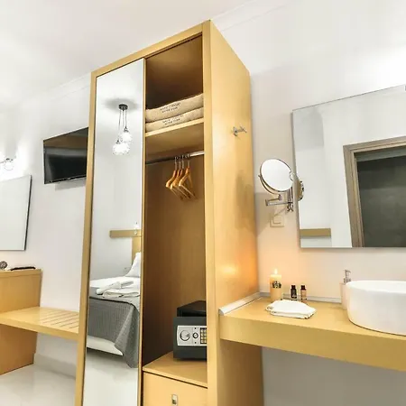 Bed & Breakfast White Canvas Boutique