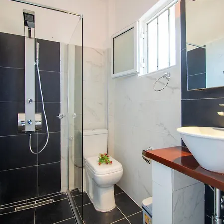 Apartment Brunswick Units Near Lagana Beach *