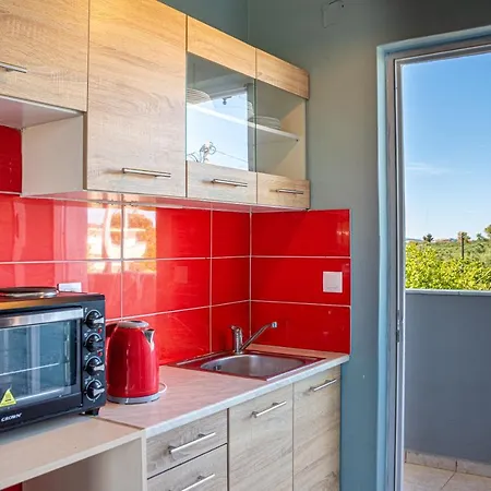 Apartment Brunswick Units Near Lagana Beach