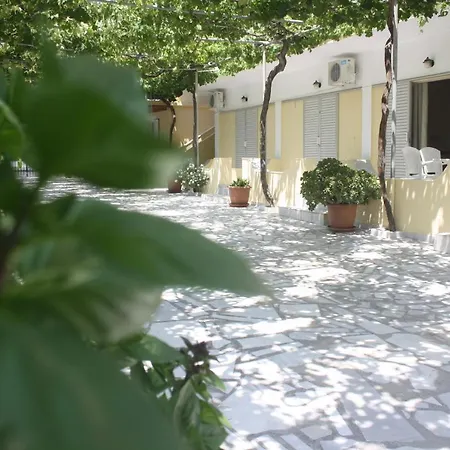 Guest house Maria Laganas