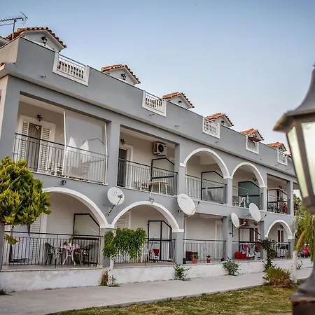 Apartment Brunswick Units Near Lagana Beach *