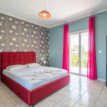 Apartment Brunswick Units Near Lagana Beach *
