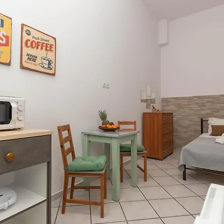 Apartment Dora's