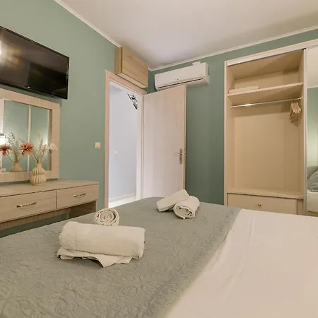 Pearl Luxury Living Apartment