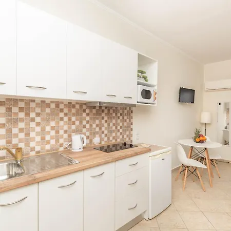 Apartment Dora's Laganas