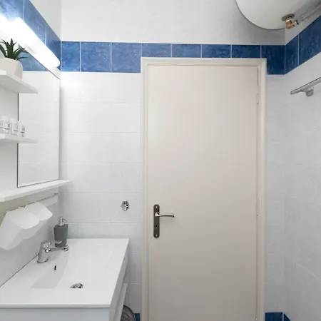 Apartment Dora's *