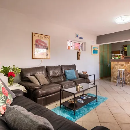 Spiros Family Apts *