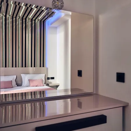 Savvas & Joanna Boutique Apartment *