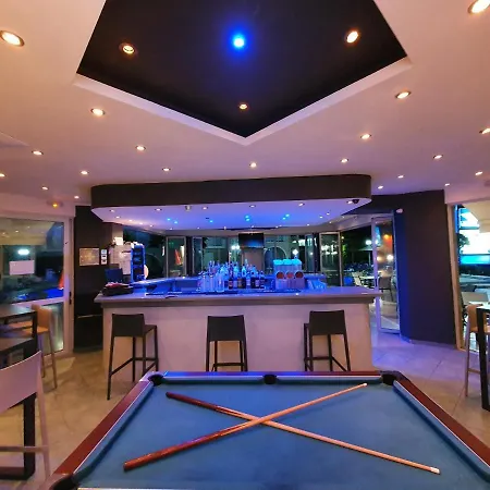 Vivian Hotel 2*
