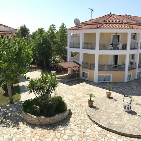 Aparthotel Village & Family 3*