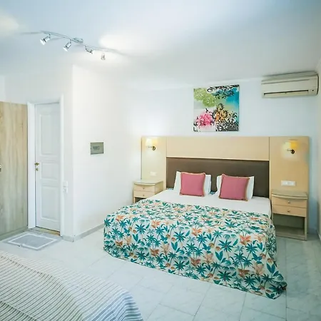 Aparthotel Rose Club *