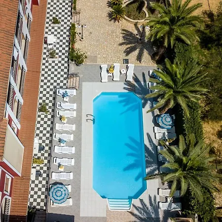 Rose Club Aparthotel