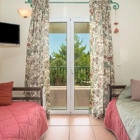 Liofyto Apartment *