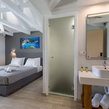 Hotel White Olive Premium Cameo