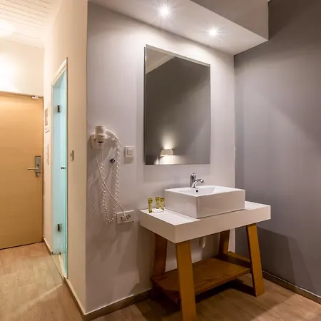 Hotel White Olive Premium Cameo