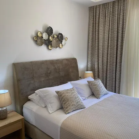 Athina Apartment *
