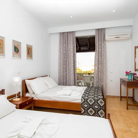 Leonidas Aparthotel *