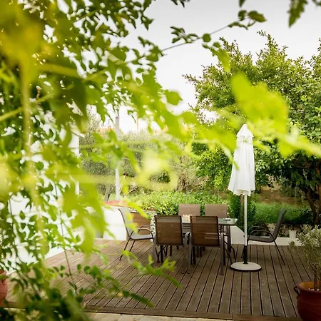 Aparthotel Leonidas *