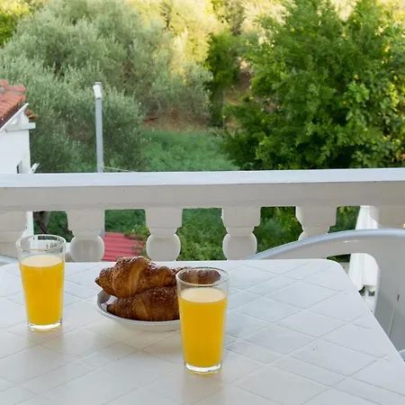 Aparthotel Leonidas *