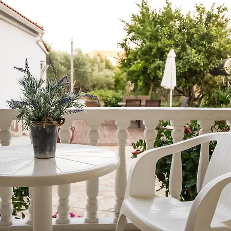 Aparthotel Leonidas *