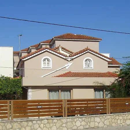 Paradise Aparthotel 3*