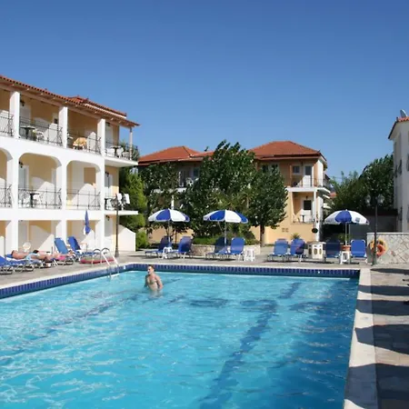 Aparthotel Village & Family 3*