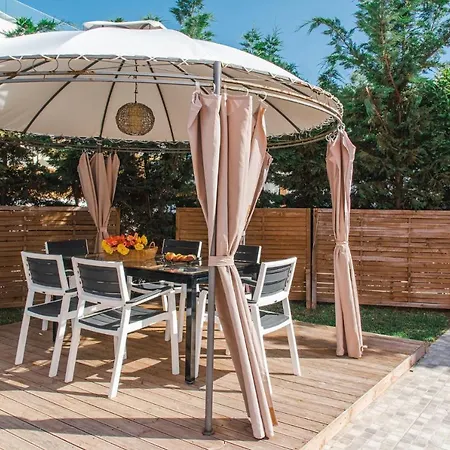 Danae - 100m From Beach, By Zantewize Villa