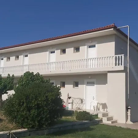 Tina & Anna Studio Apartment Laganas