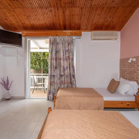 Guest house Dora Laganas