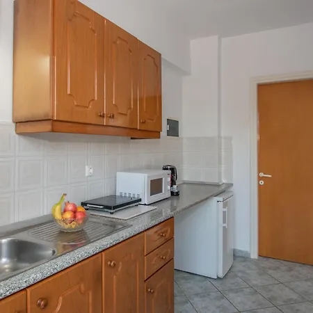Spiros Ii & Apartment Laganas