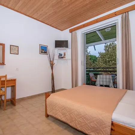 Guest house Dora Laganas