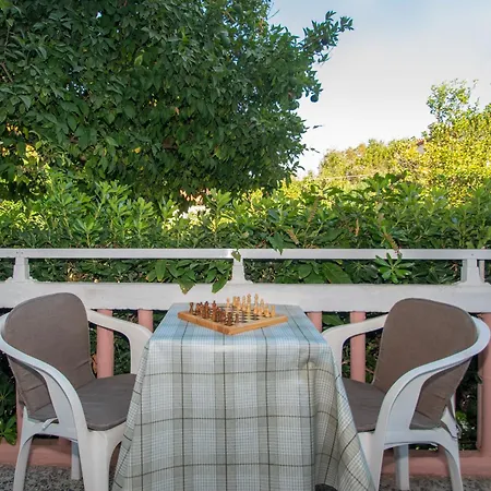Dora Guest house