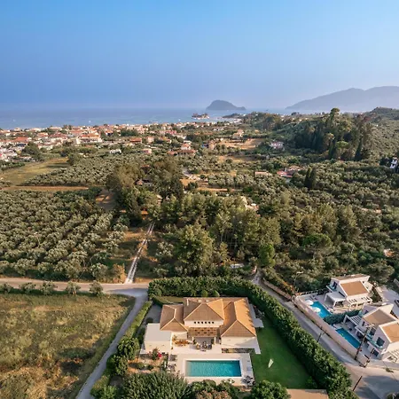 La Curva Villa Laganas