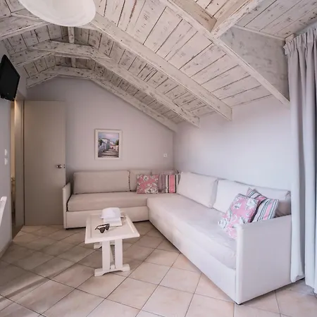 Hotel Pierros