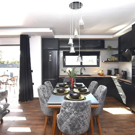 Mamica Luxury Villa