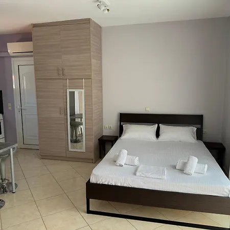 Nikludin & Holiday home Laganas