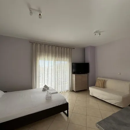 Nikludin & Holiday home Laganas