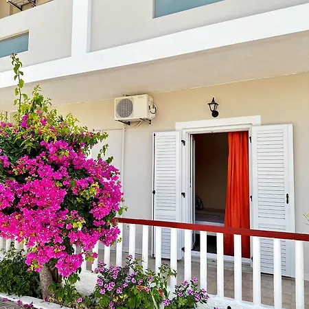J & N Apartment Laganas