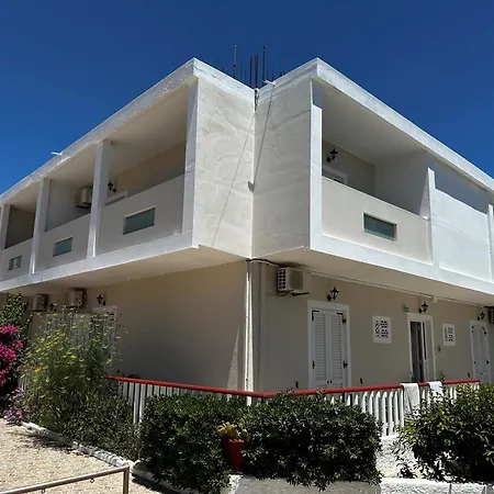 J & N Apartment Laganas