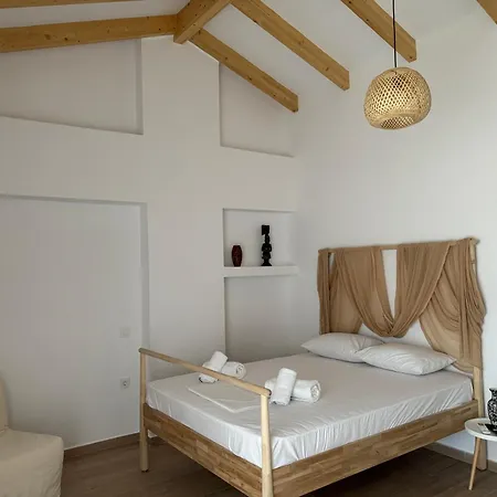 Nikludin & Holiday home Laganas