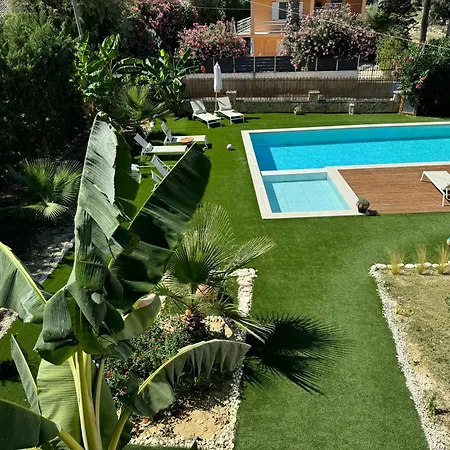 Nikludin & Holiday home Laganas