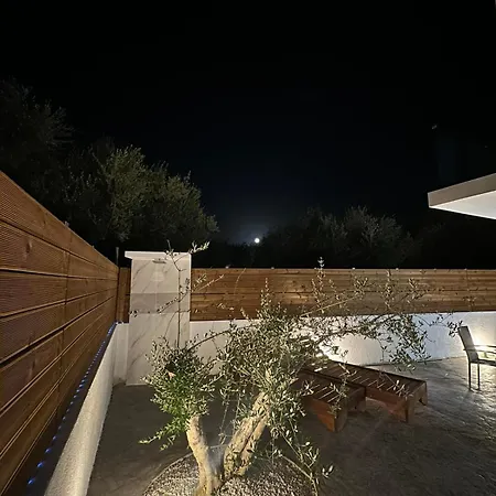 Maria Villa *