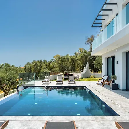Trevilat - 4 Bedrooms With Private Pool, By Zantewize *